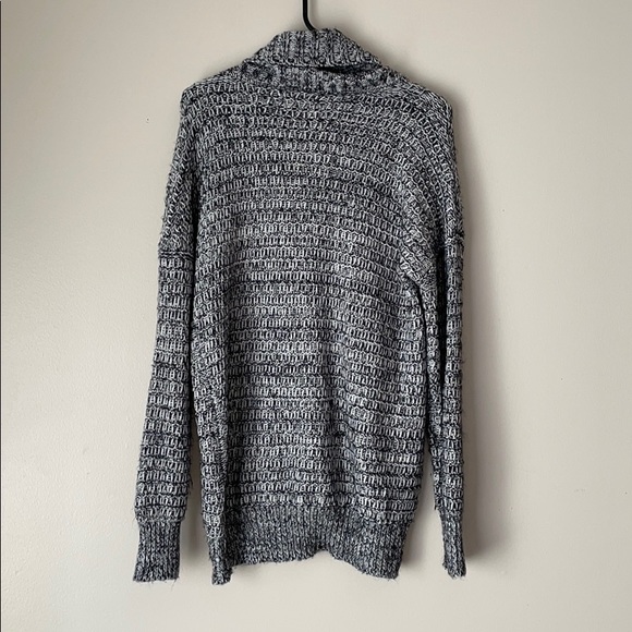 VOLCOM KNIT BLACK AND WHITE SWEATER - Picture 3 of 4